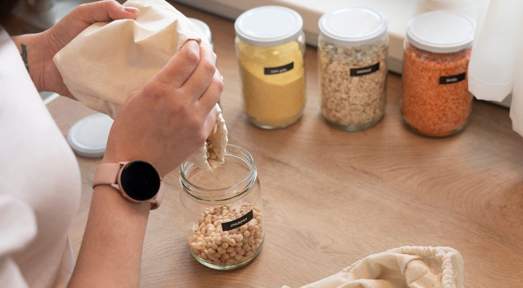 هرگز حبوبات را در یک ظرف و به صورت مخلوط نگهداری نکنید!