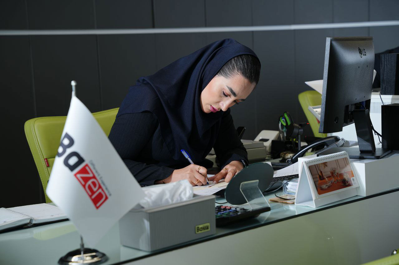 پوستر ویدیو فروشگاه اینترنتی بازن