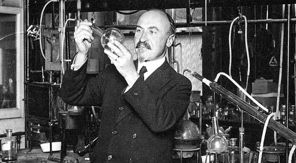 اولین پلاستیک دنیا چگونه ساخته شد؟ (مخترع پلاستیک کیست؟)  